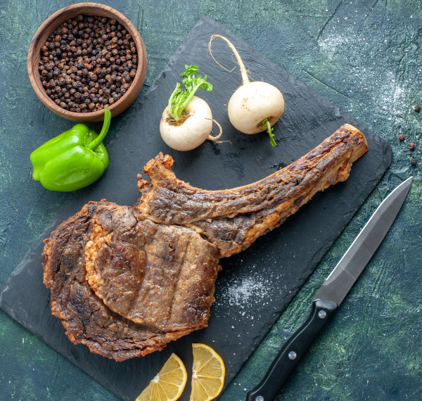 how much does a tomahawk steak weigh